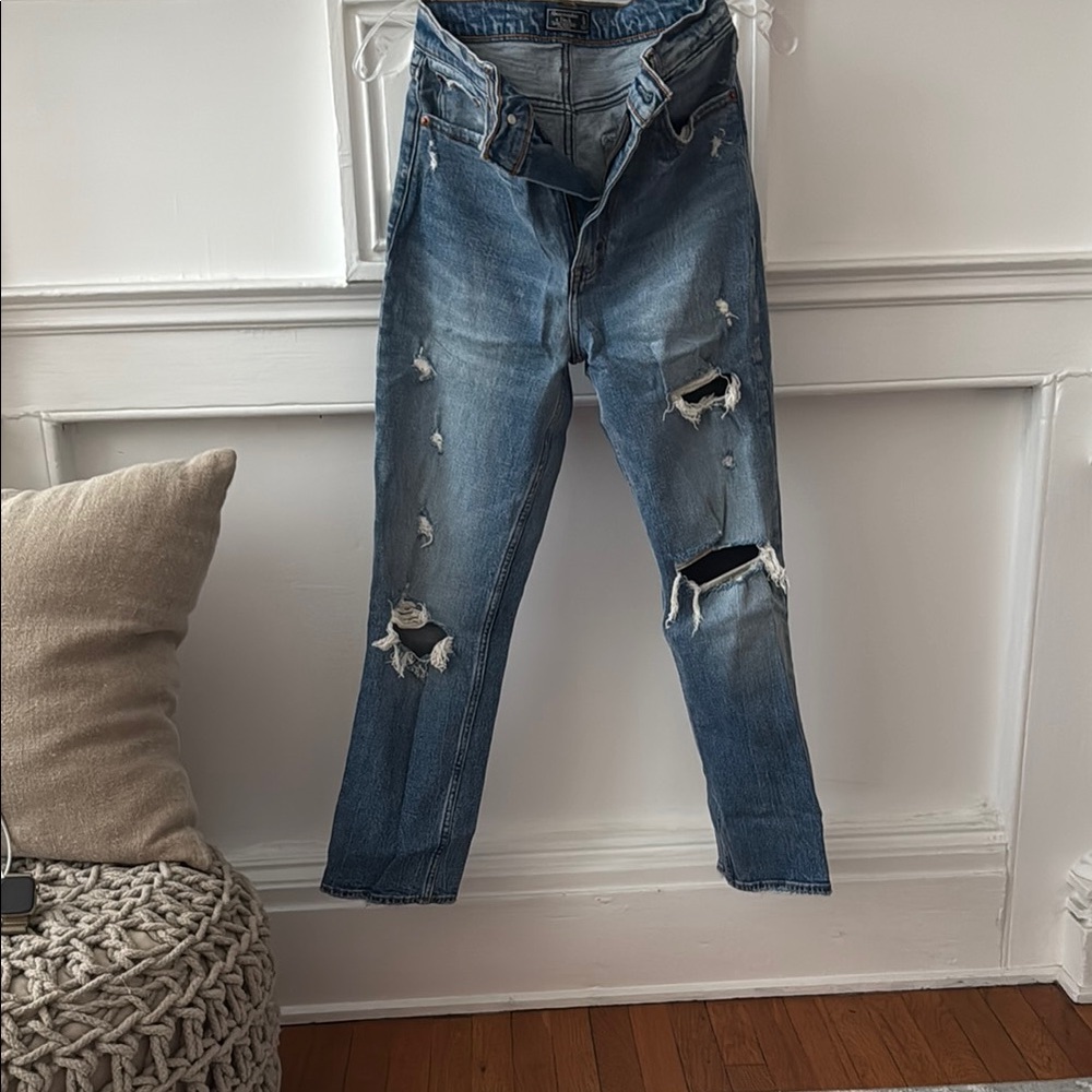 Abercrombie & Fitch distressed straight leg